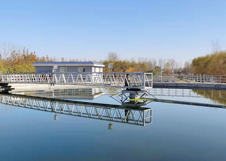 刮吸（xī）泥机