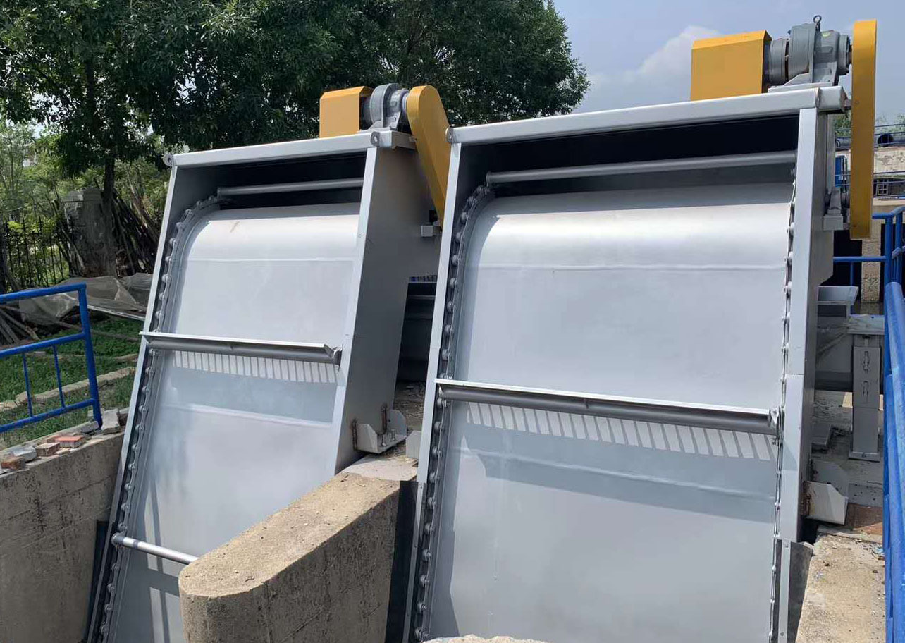 回轉式雨水格（gé）柵除汙機