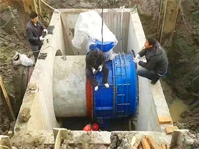 廣西柳林城市地下管道係統工程安裝伸（shēn）縮器現場.jpg